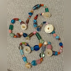 Retro multicolor beaded buttoned chunky necklace